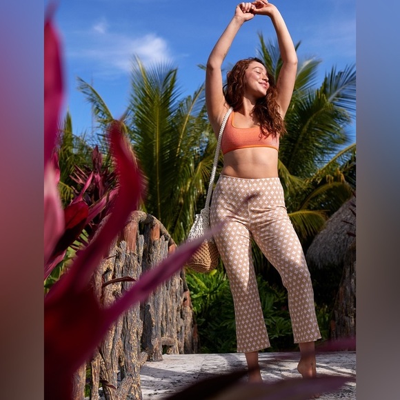 🆕AERIE HIGH WAISTED CROPPED KICK FLARE PANT - Picture 2 of 9